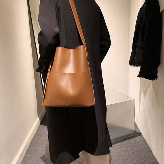 WOMEN LARGE-CAPACITY DESIGN SLUNG BUCKET BAG_CWAB0961
