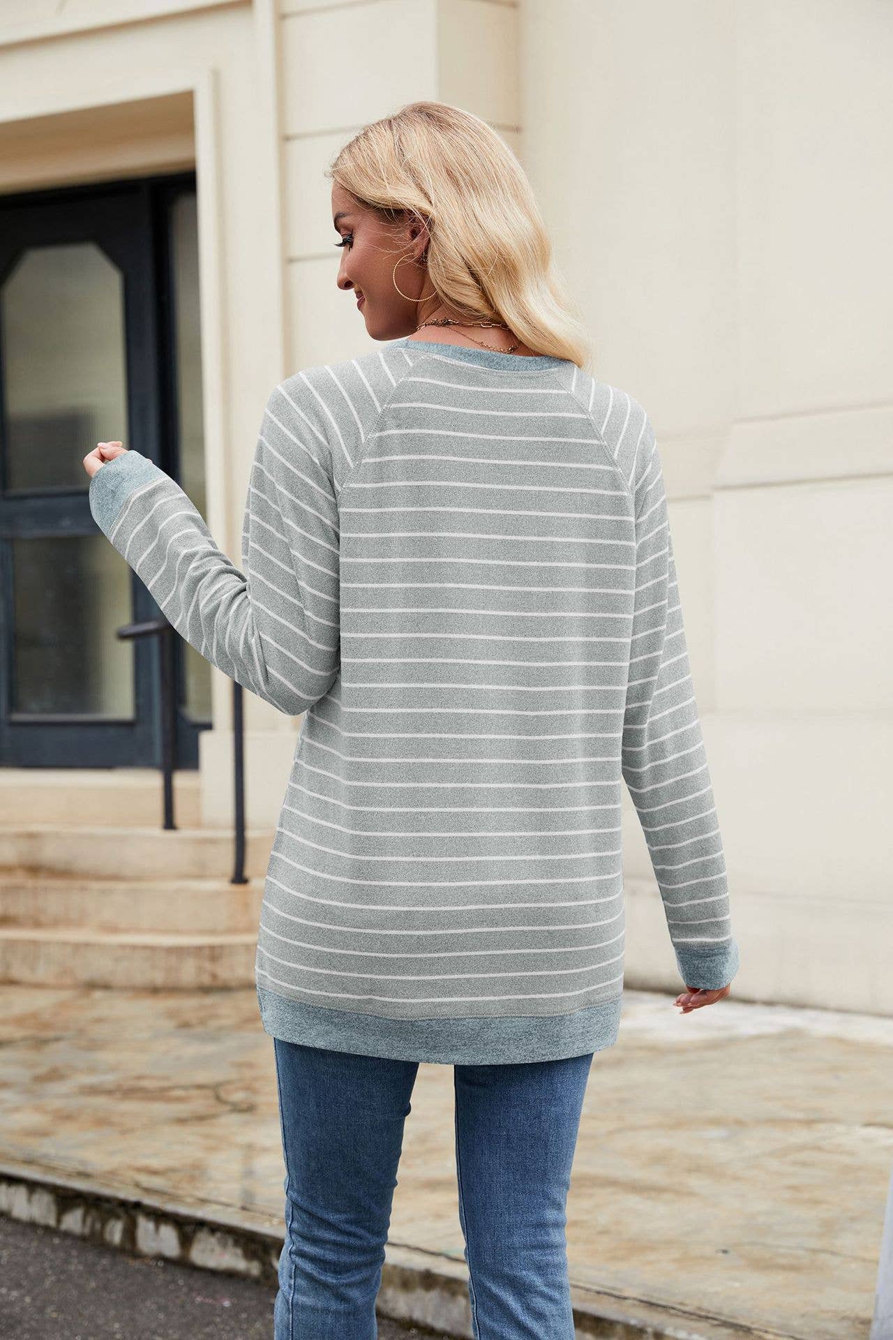 Striped round-neck long-sleeved pocket T-shirt