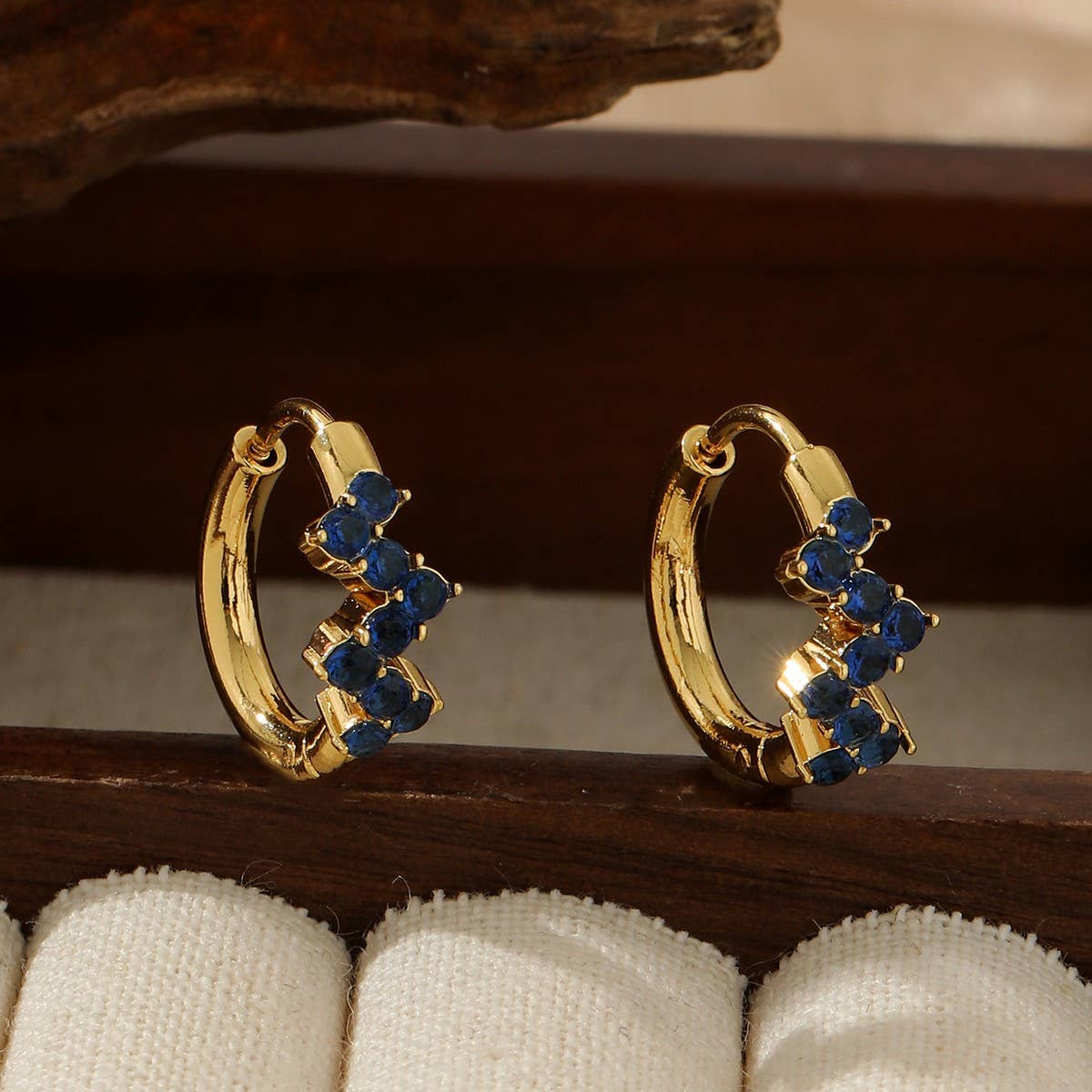 STAINLESS STEEL FLOWER EARRINGS WITH DIAMONDS_CWMM3598