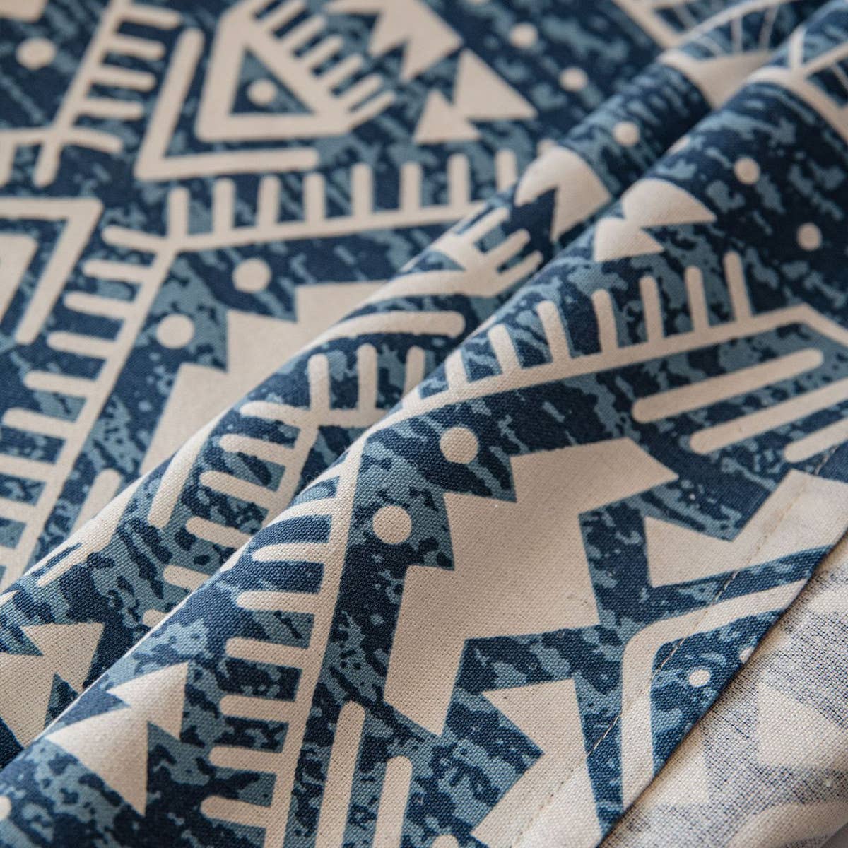 GEOMETRIC TRIANGLE PRINT TABLECLOTH