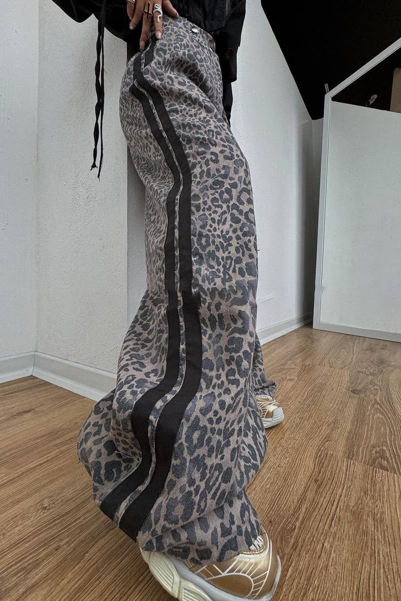 CWBLP1736_LEOPARD PRINT RETRO SIDE STRIPE WIDE-LEG PANTS