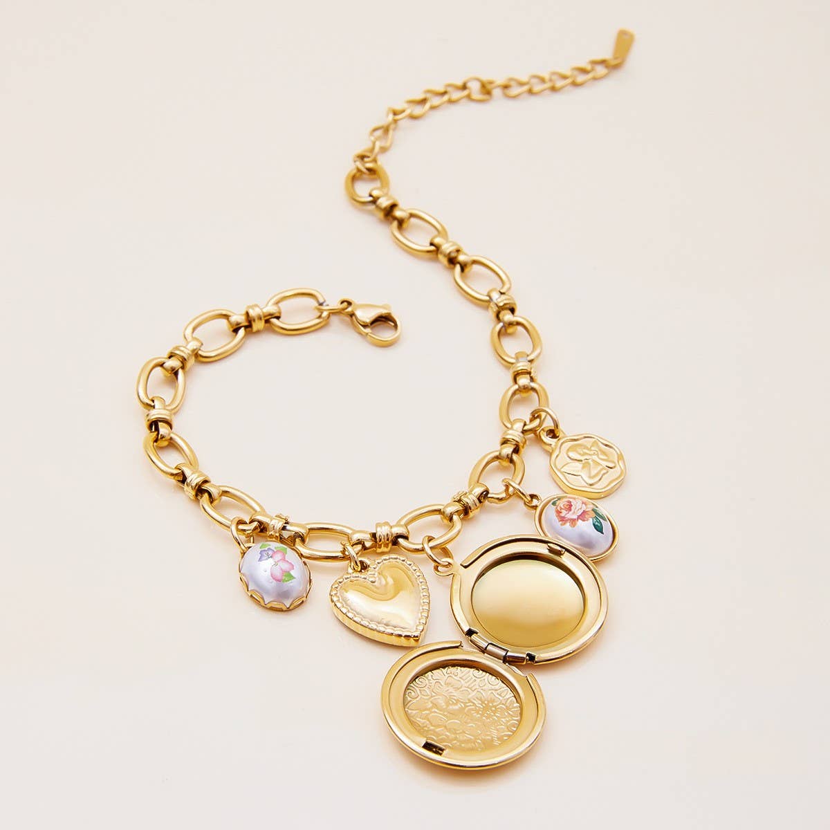 Sweet 18K Gold Pearl Angel Heart Photo Bracelet