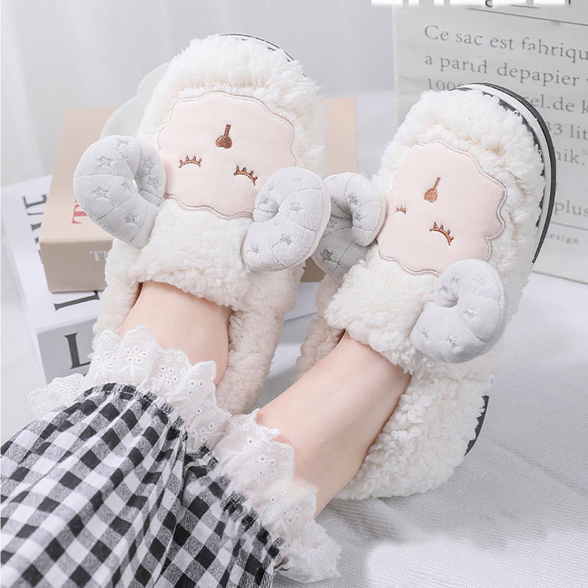 WOMEN CARTOON SHEEP DECOR FLUFFY BEDROOM SLIPPERS_CWSHS0241