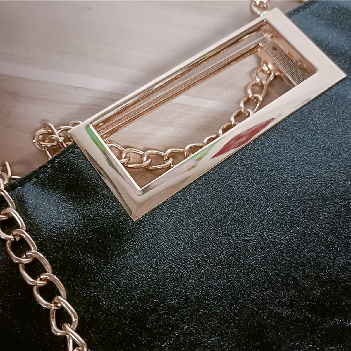 Fashionable and shiny PU leather handbag