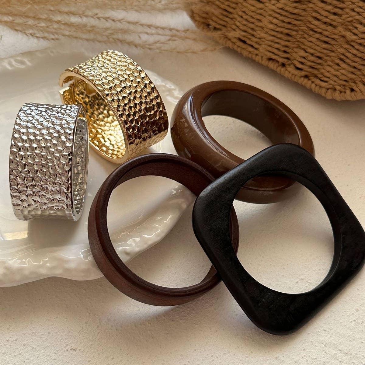 NEW LIGHT LUXURY FASHION IRREGULAR BRACELET