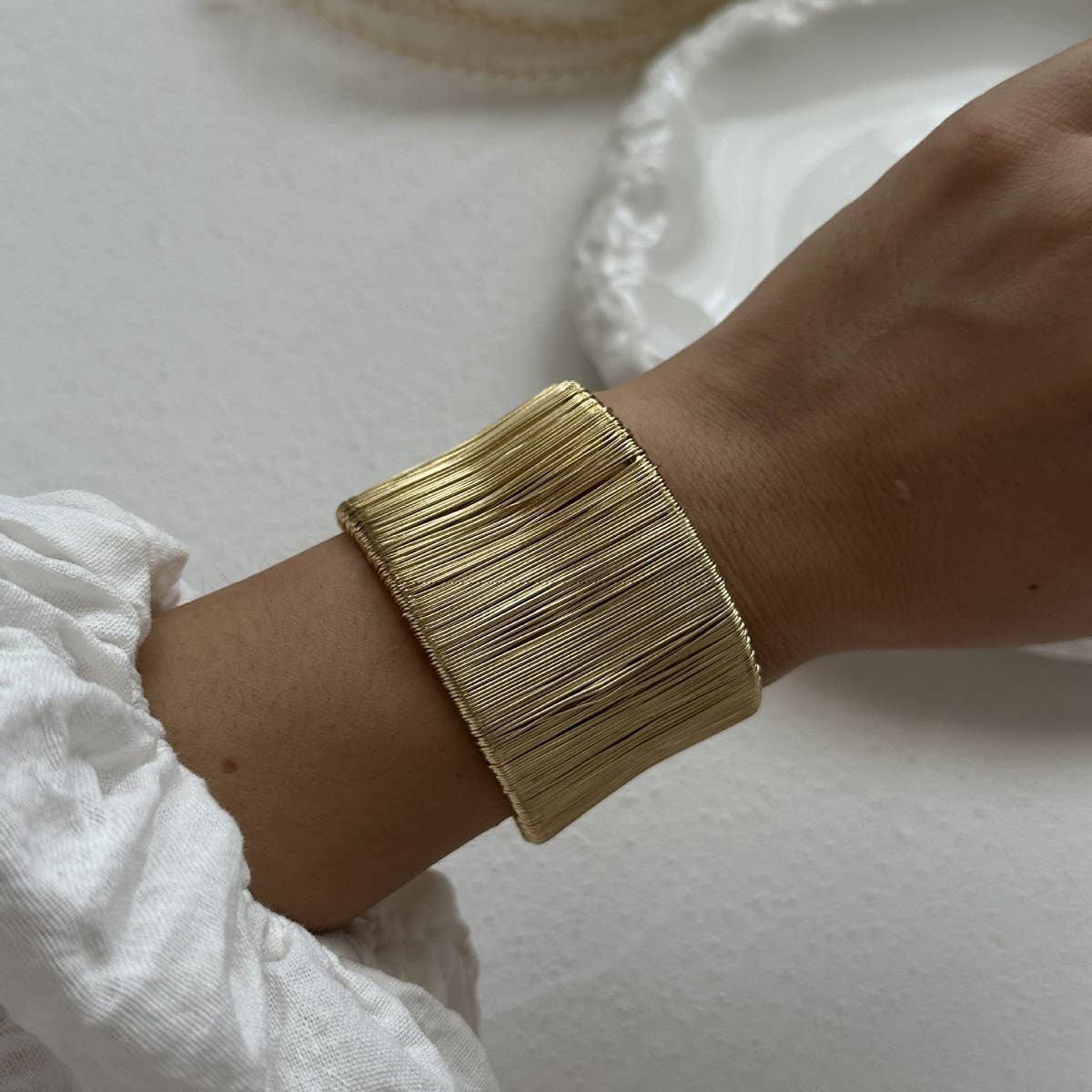 FASHIONABLE SMOOTH SPRING BRACELET FOR WOMEN