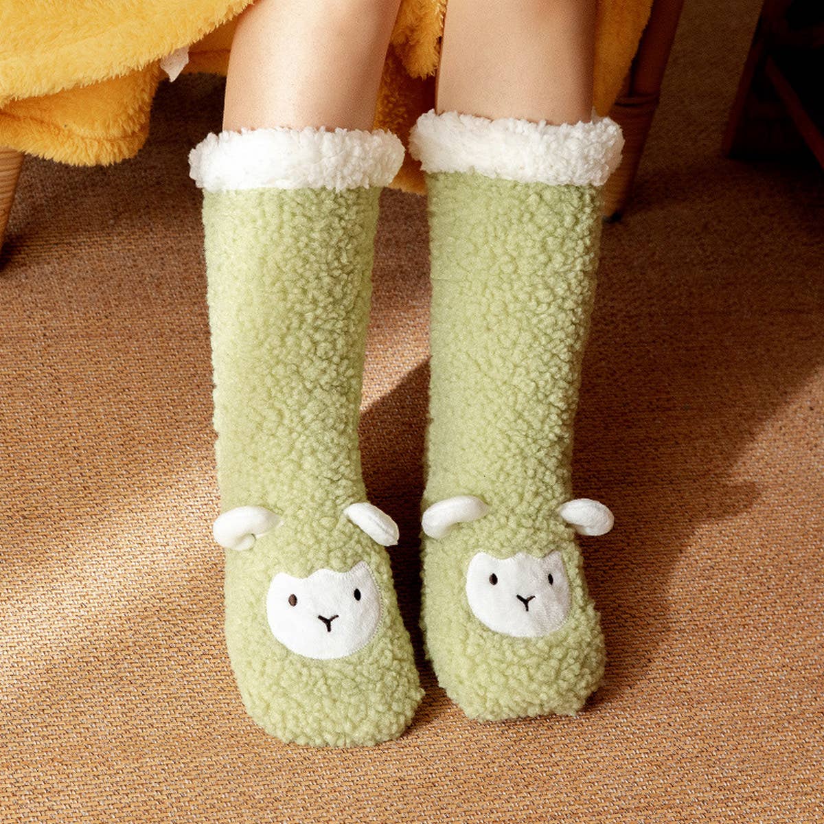 WOMEN LAMB PATTERN PLUSH INDOOR SLIPPERS