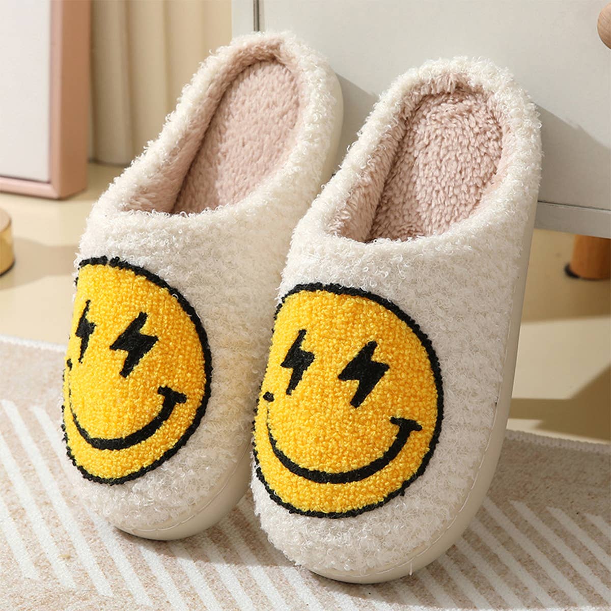 THUNDER EYE SMILING FACE LEOPARD PLUSH SLIPPERS