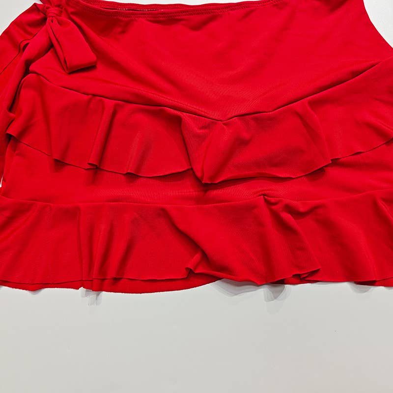 Round-neck vest and black ear-edge skirt set