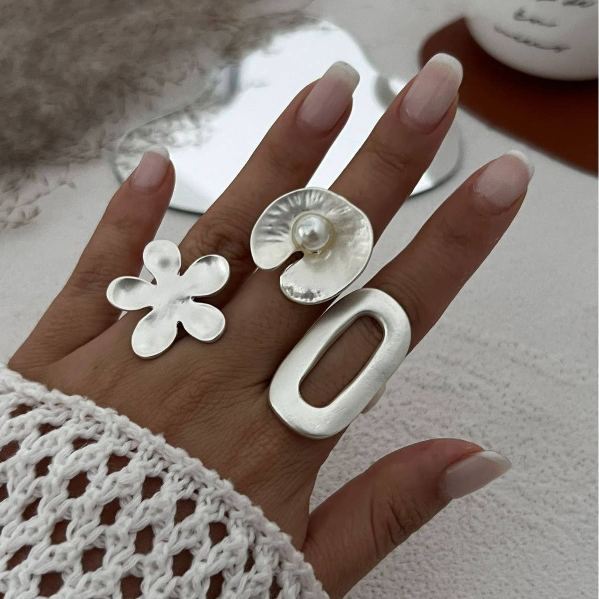 MINIMALIST ELASTIC ADJUSTMENT FLOWER ALLOY RING