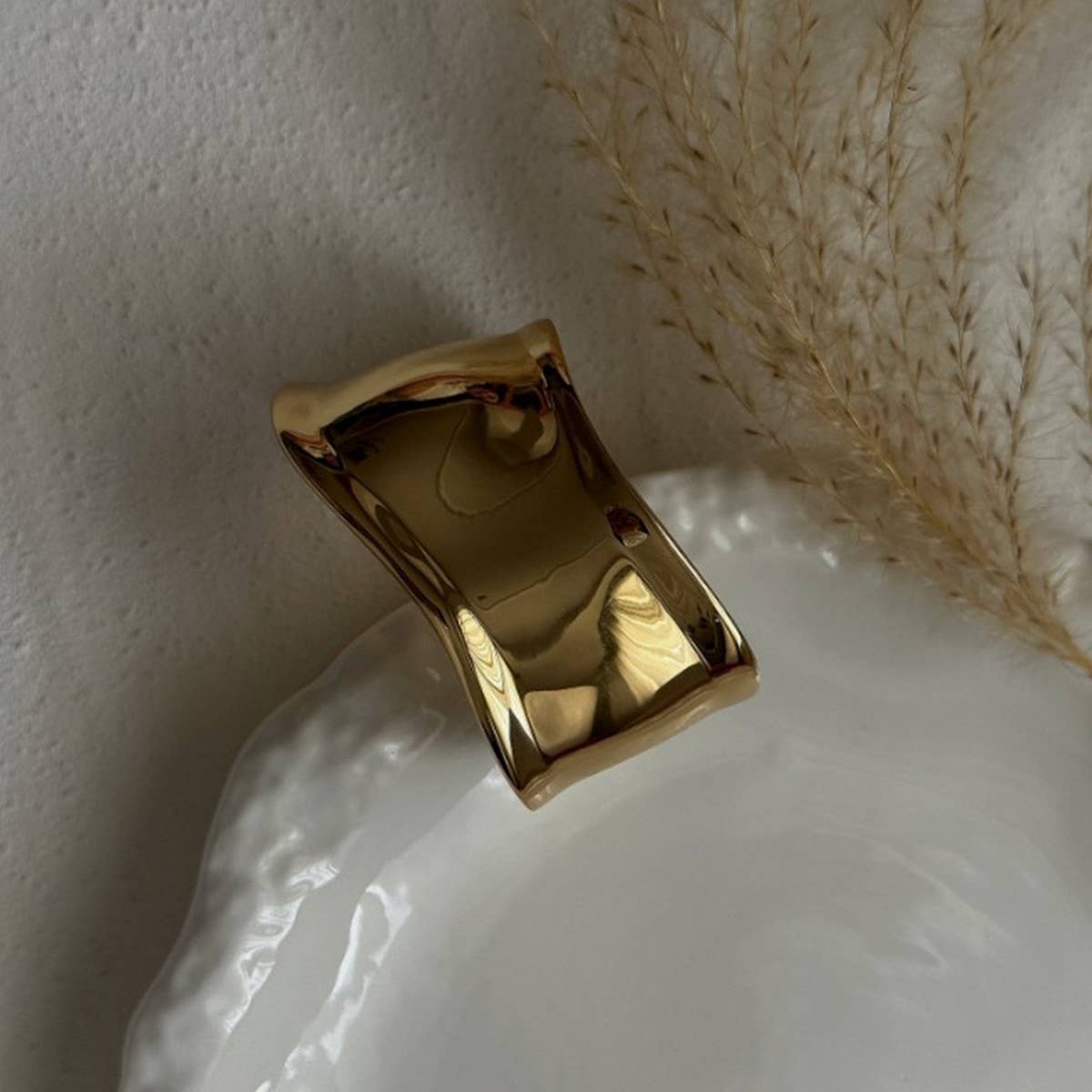 FASHIONABLE DESIGN OPEN SMOOTH BRACELET