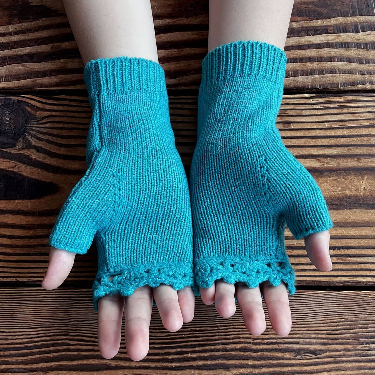 LONG WARM GLOVES WITH BIRD EMBROIDERY