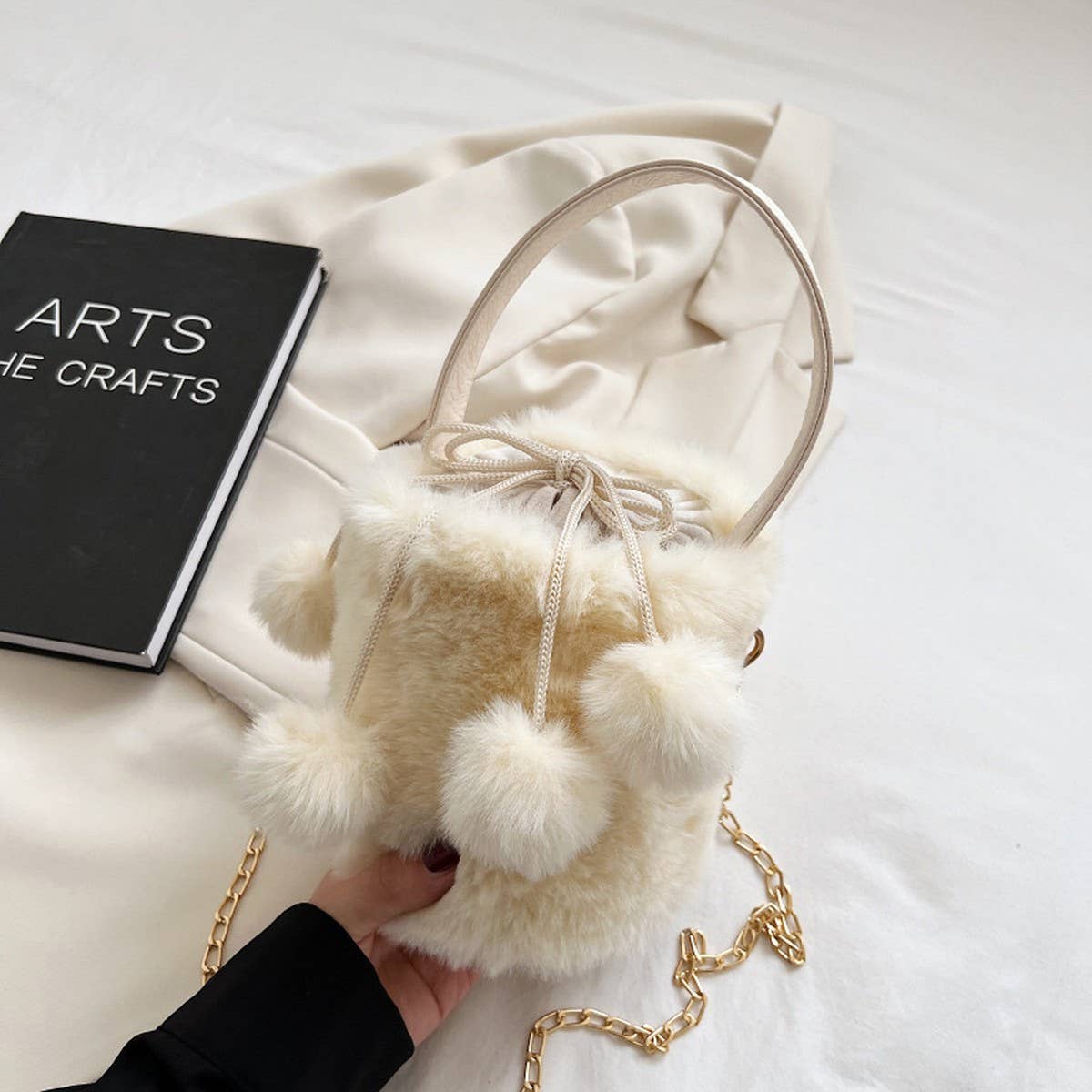 WINTER CROSSBODY DRAWSTRING PLUSH BUCKET BAG_CWAB3954