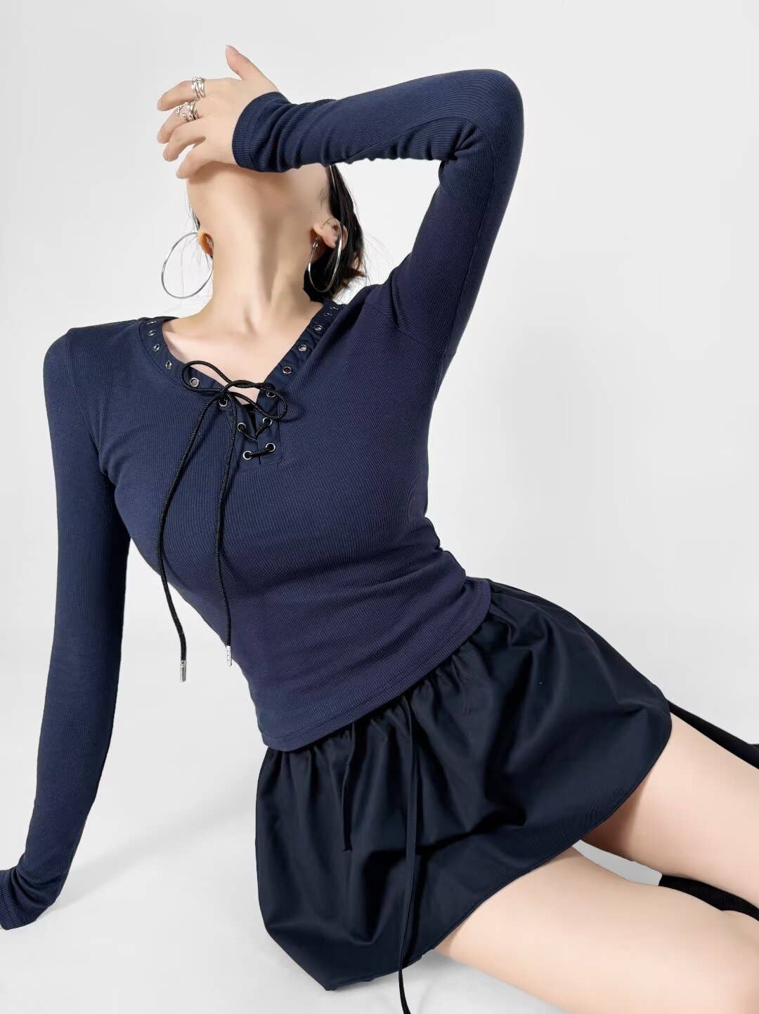 Elastic long-sleeved V-neck lace-up slim T-shirt