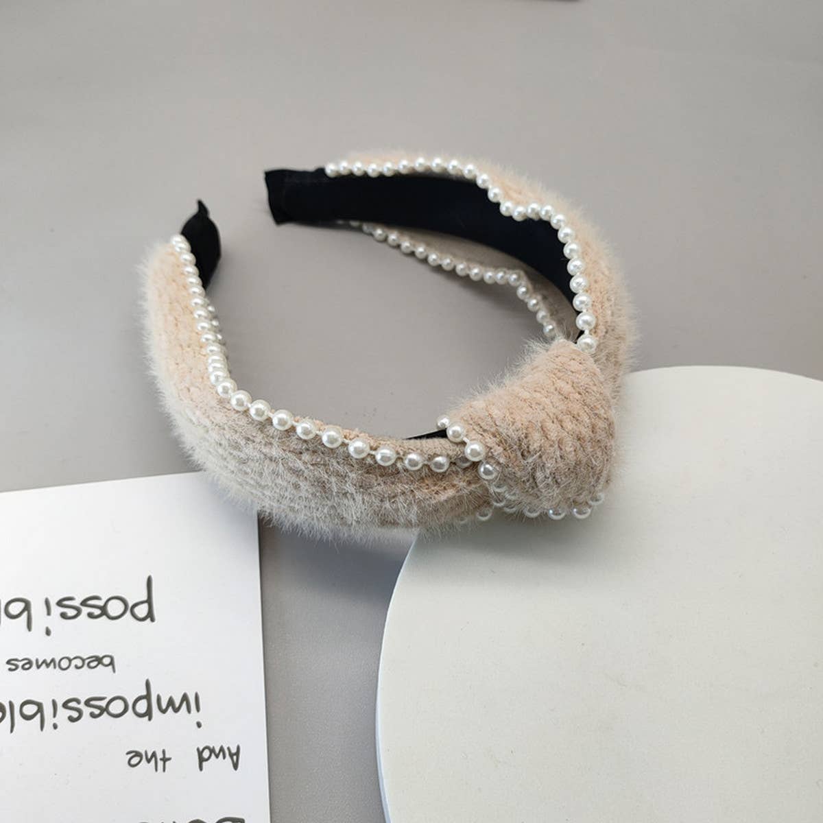 SIMPLE WOOLEN PEARL HEADBAND_CWAHA2600
