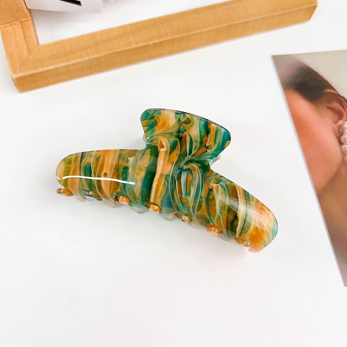 Simple geometric grab acrylic hair clip