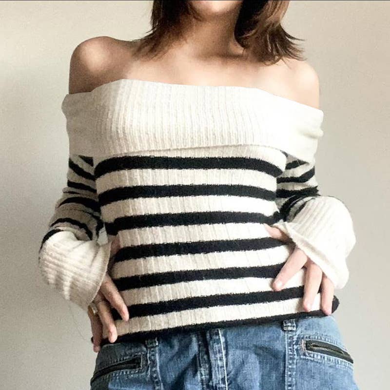 SLOUCHY SWEATER CONTRASTING LINE NECK AND STRIPES