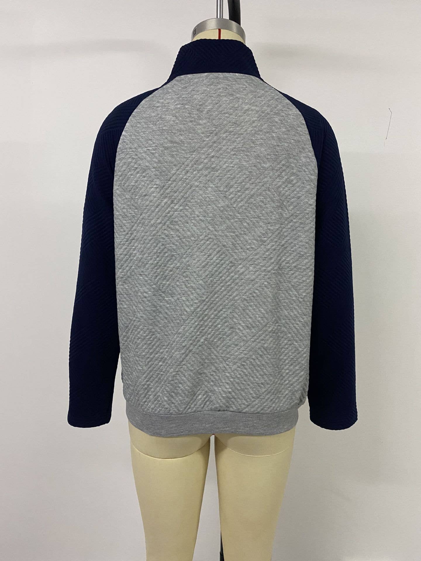 Textured casual V-neck color-blocking sweatshirt