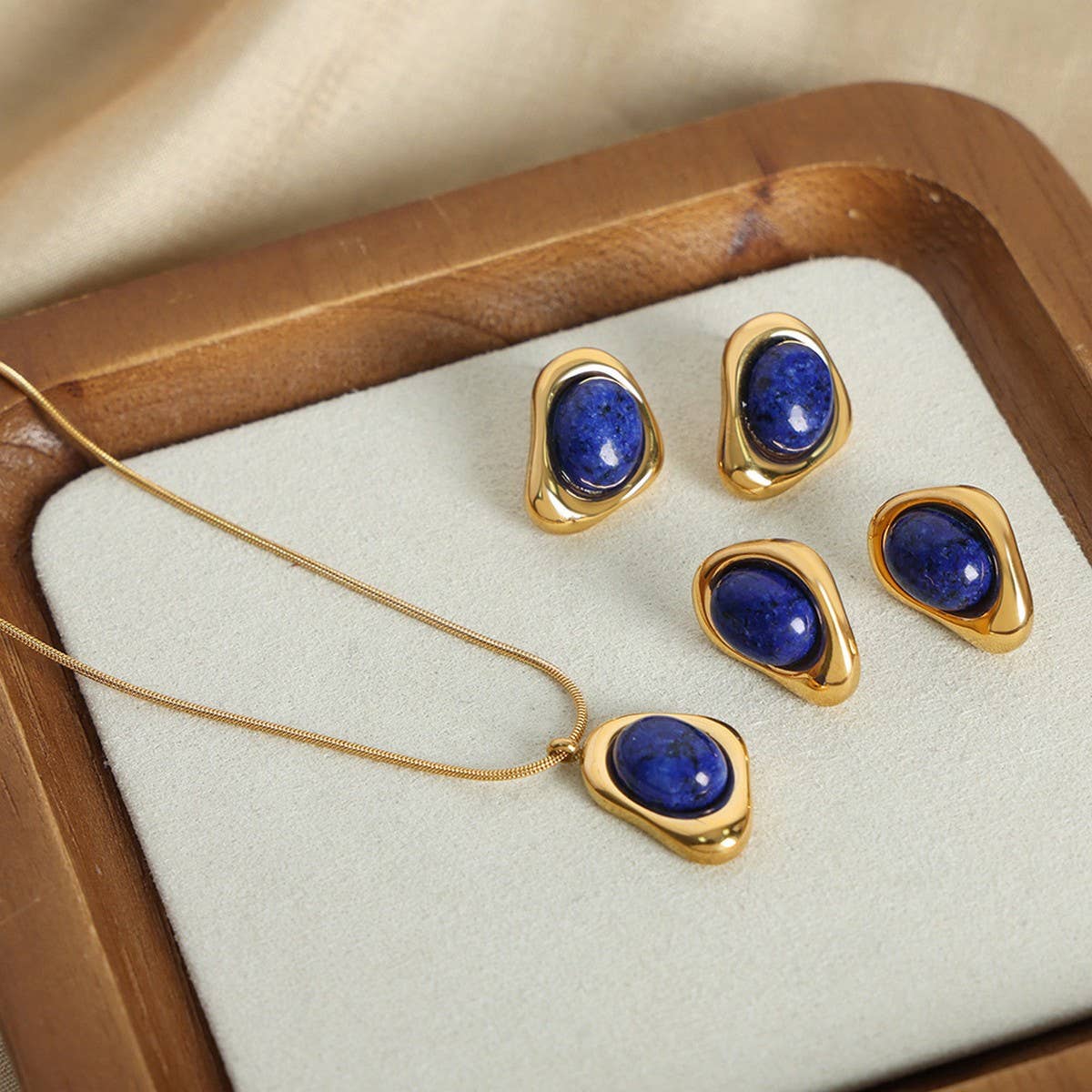 INLAID SAPPHIRE PENDANT NECKLACE JEWELRY