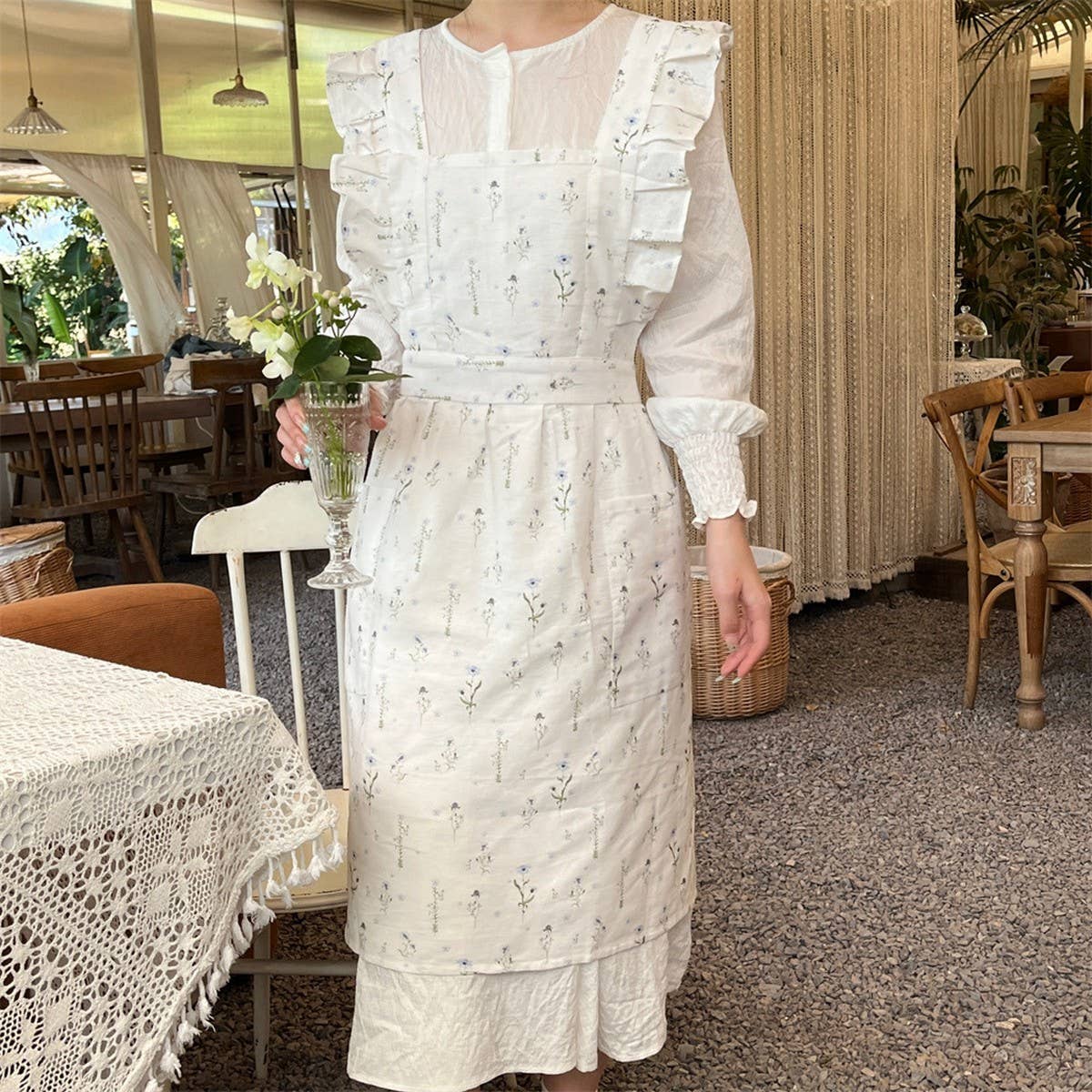 LINES,COTTON AND LINEN PRINTED RUFFLED FLORAL APRON