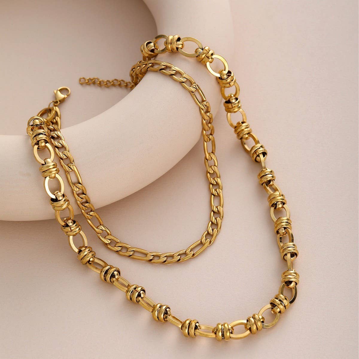 DOUBLE U-SHAPED STAINLESS STEEL NECKLACE