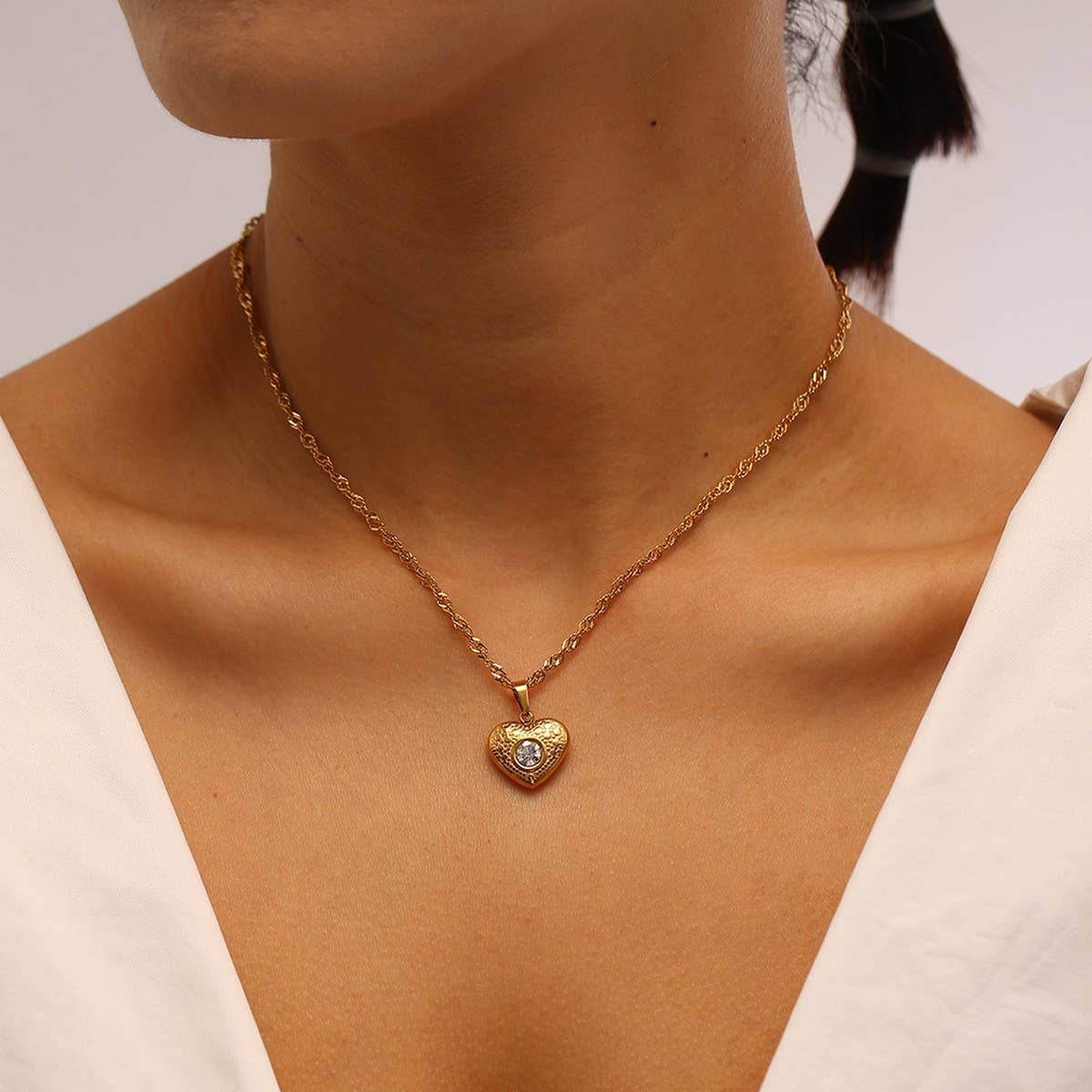 18K Stainless Steel Textured Heart Necklace_CWMM8889