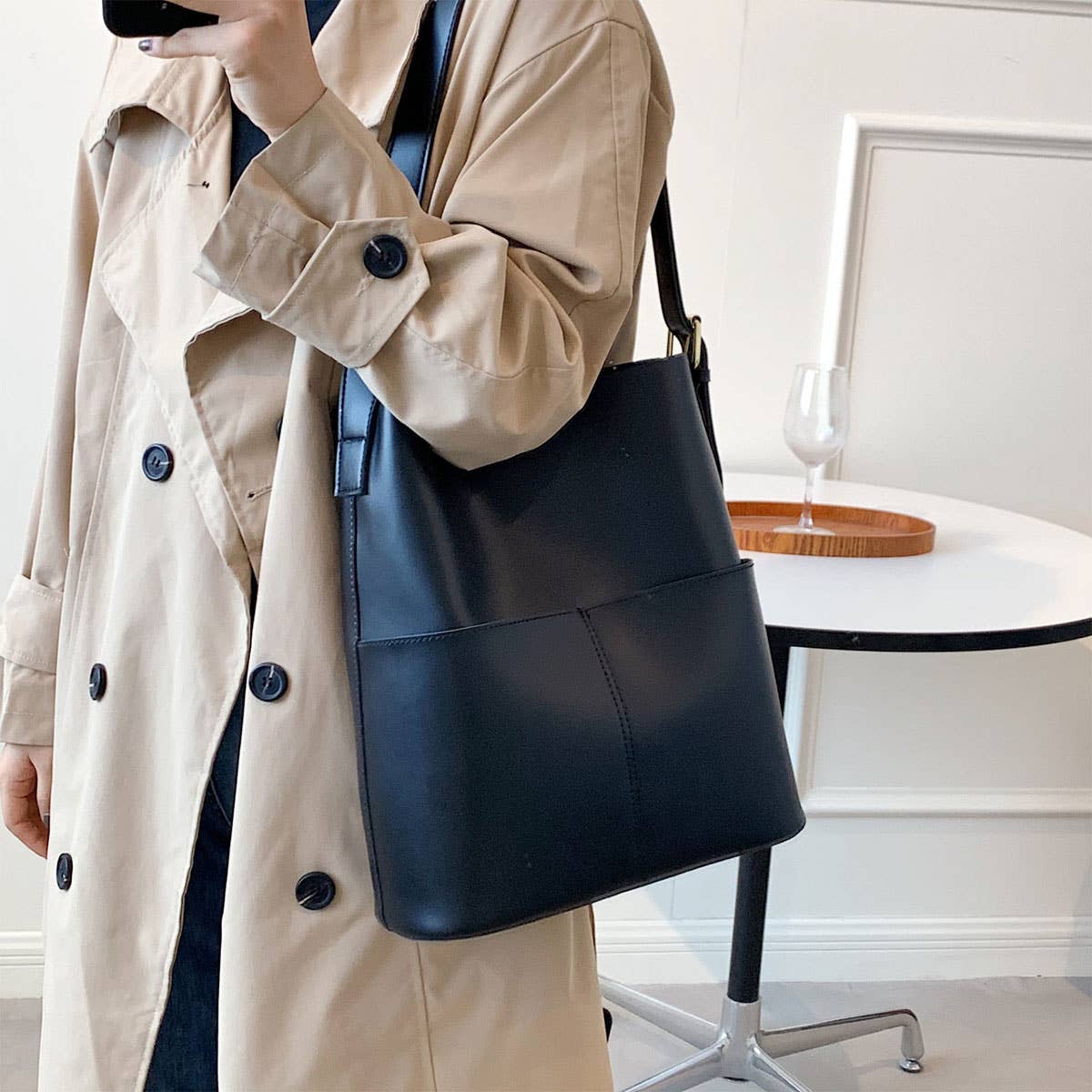 WOMEN LARGE-CAPACITY DESIGN SLUNG BUCKET BAG_CWAB0961