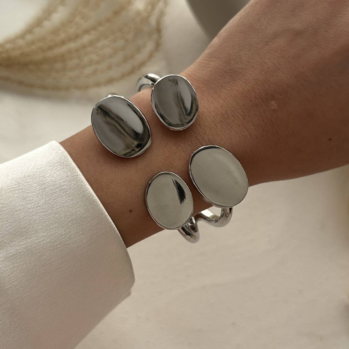 FASHIONABLE HIGH-GRADE ALLOY OPEN BRACELET