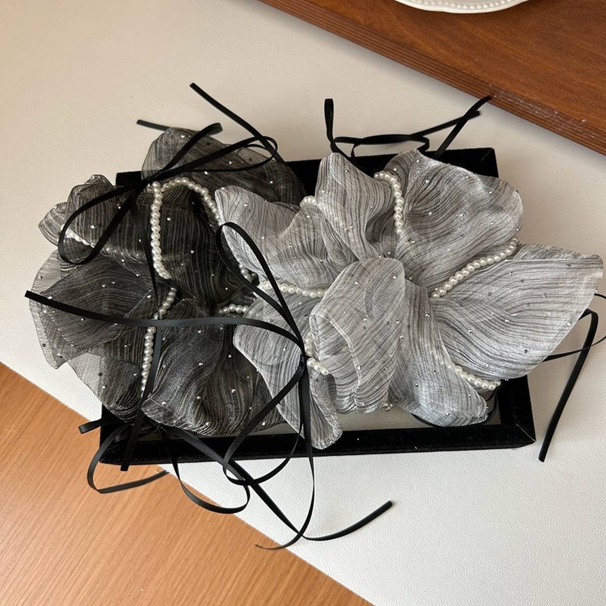 FRENCH STRIPED BOW COLLAR HAIR SCRUNCHIES