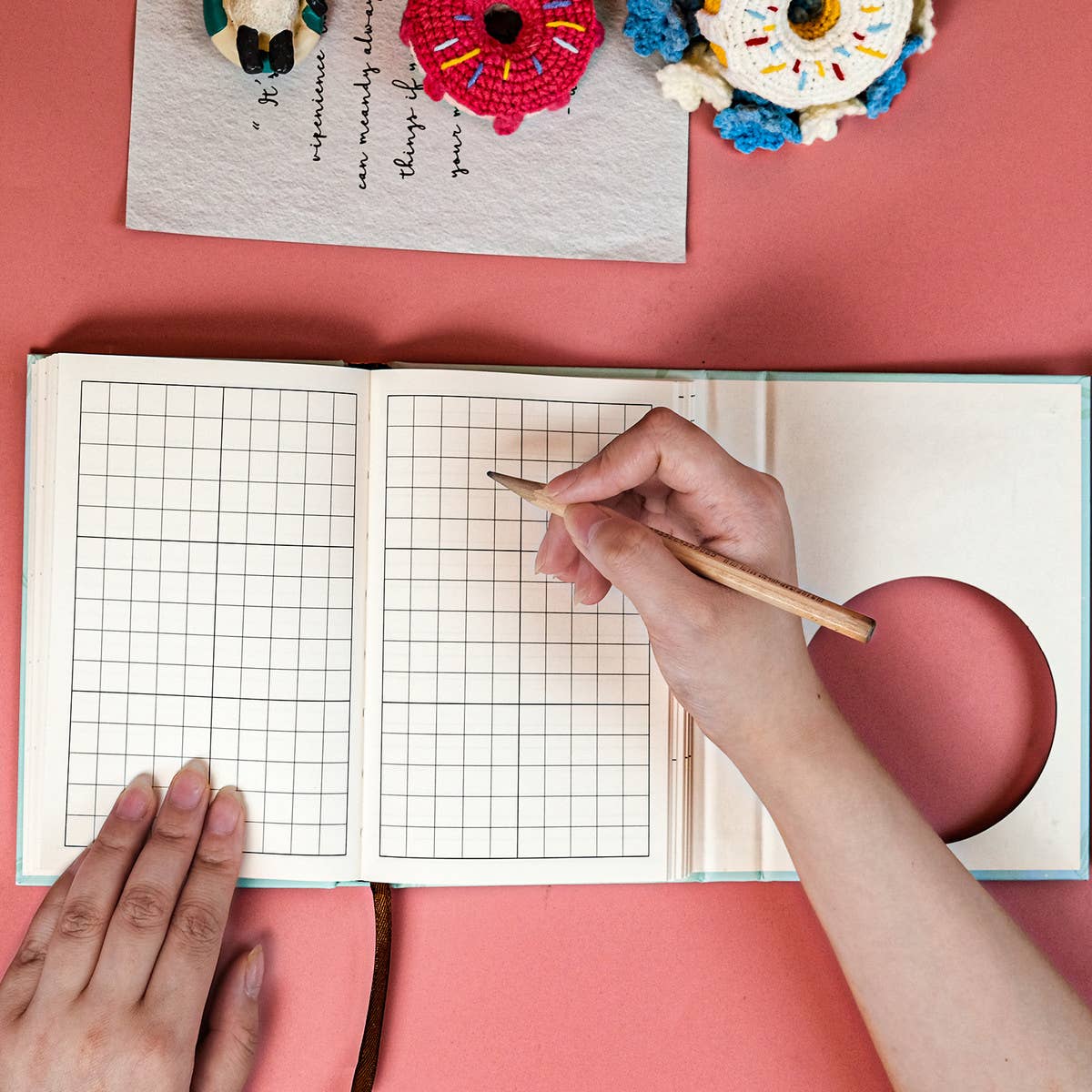 PORTABLE TRI-FOLD MAGNETIC BUCKLE NOTEBOOK_CWMM1854