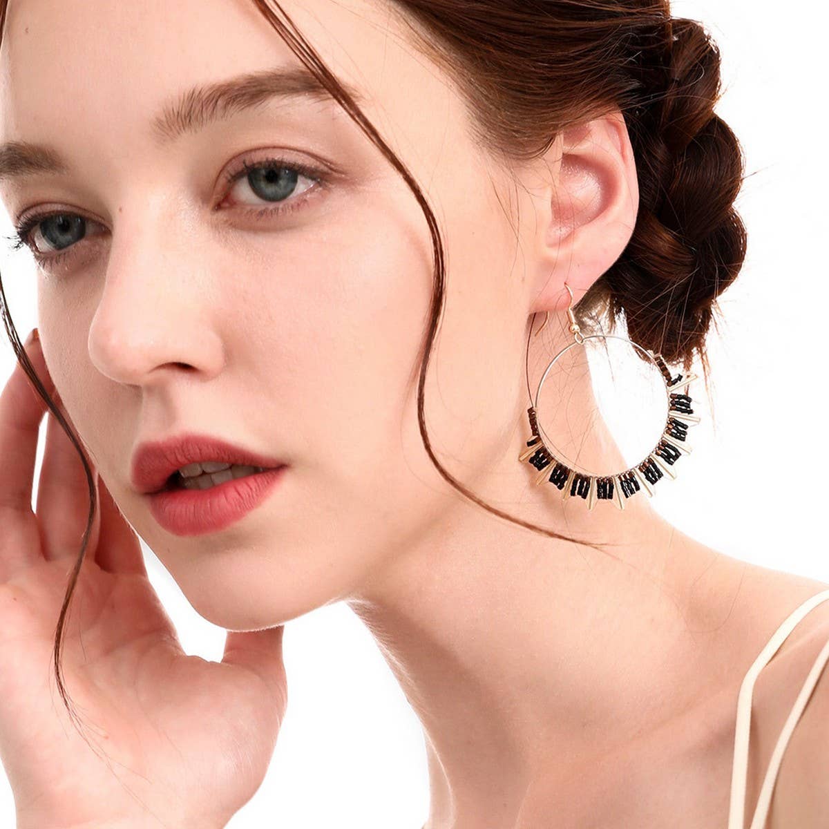 BOHEMIAN NICHE VINTAGE CIRCLE BEADED EARRINGS_CWAJE1659