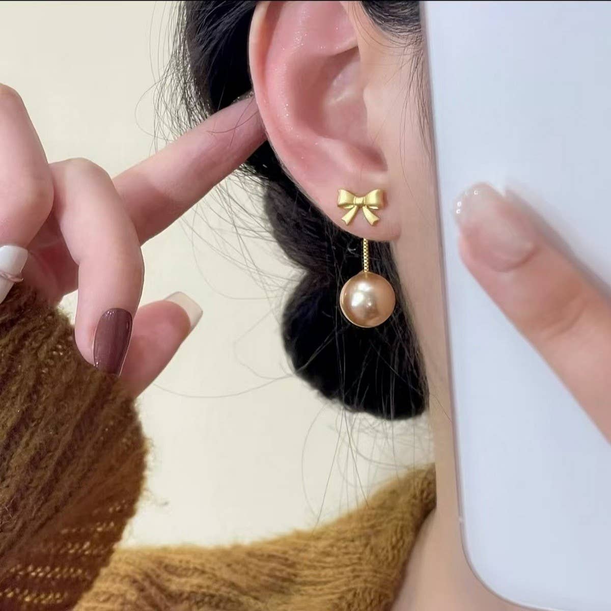 LIGHT LUXURY CHAMPAGNE COLOR PENDANT BOW EARRINGS