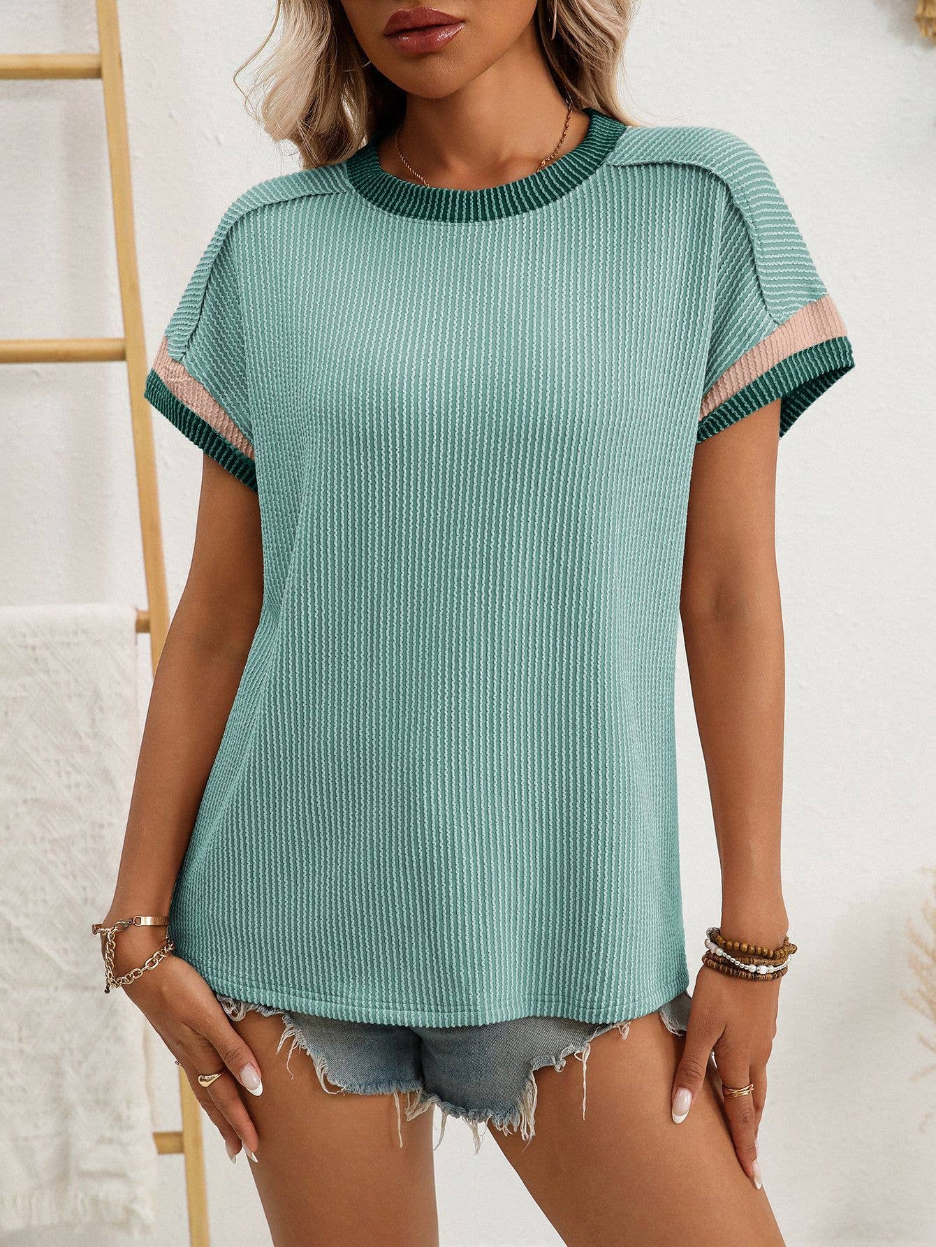 Twisted outer seams Loose two-tone T-shirt