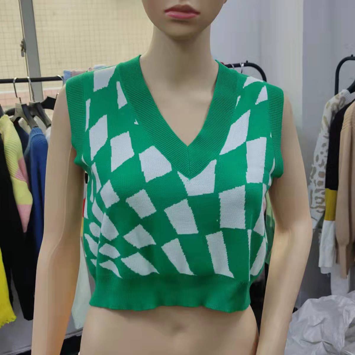 V-NECK KNITTED RHOMBOID MATCHING SHORT VEST STRAP