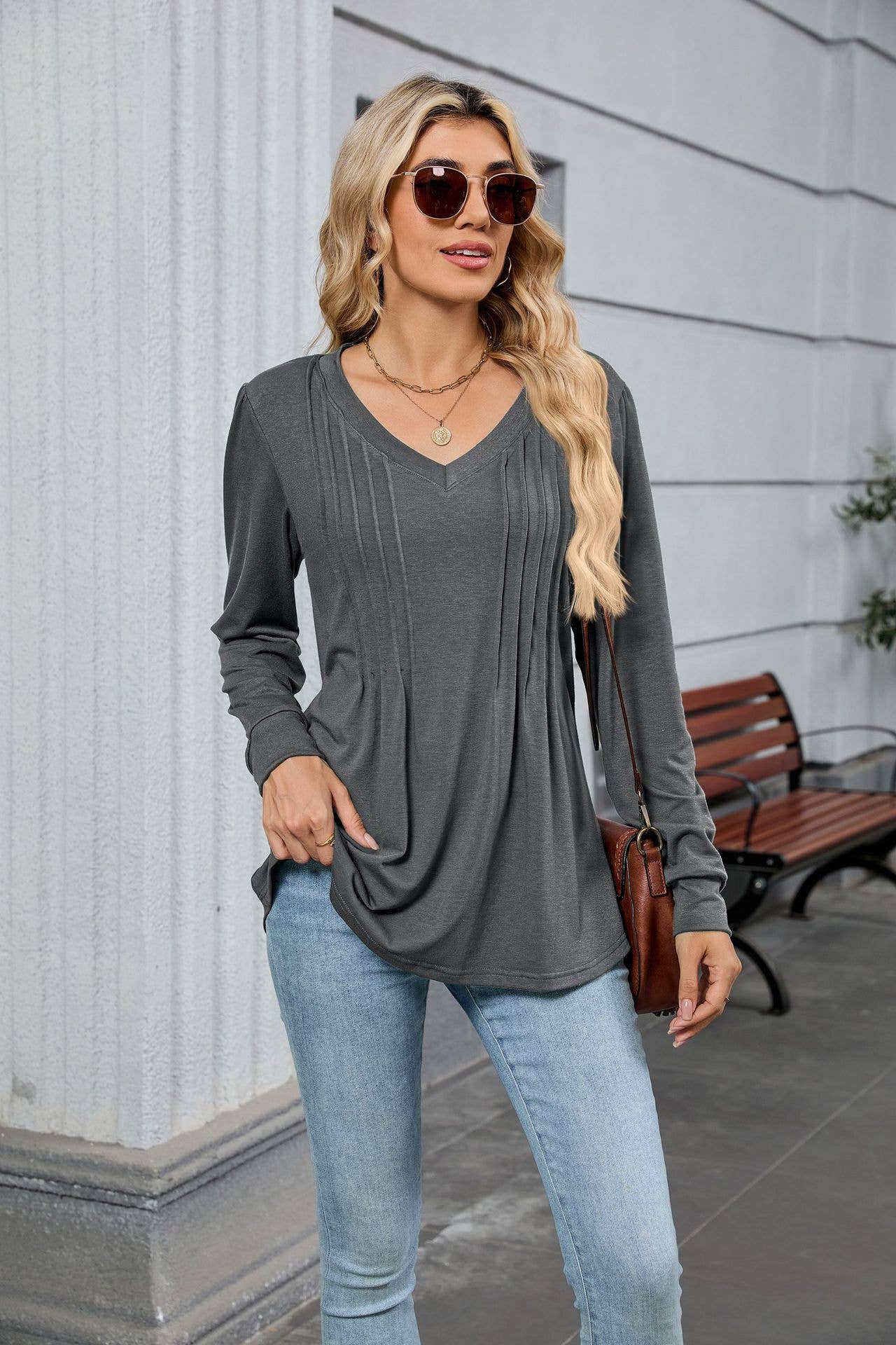 Solid-color V-neck striped long-sleeved T-shirt_CWTBLL00924