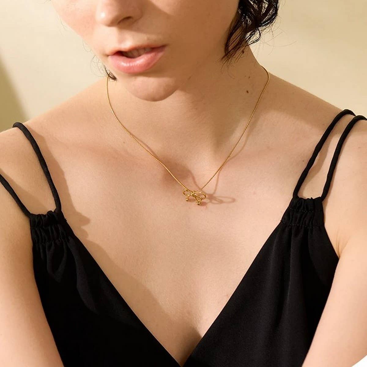 FASHIONABLE GOLDEN BOW NECKLACE FOR WOMEN