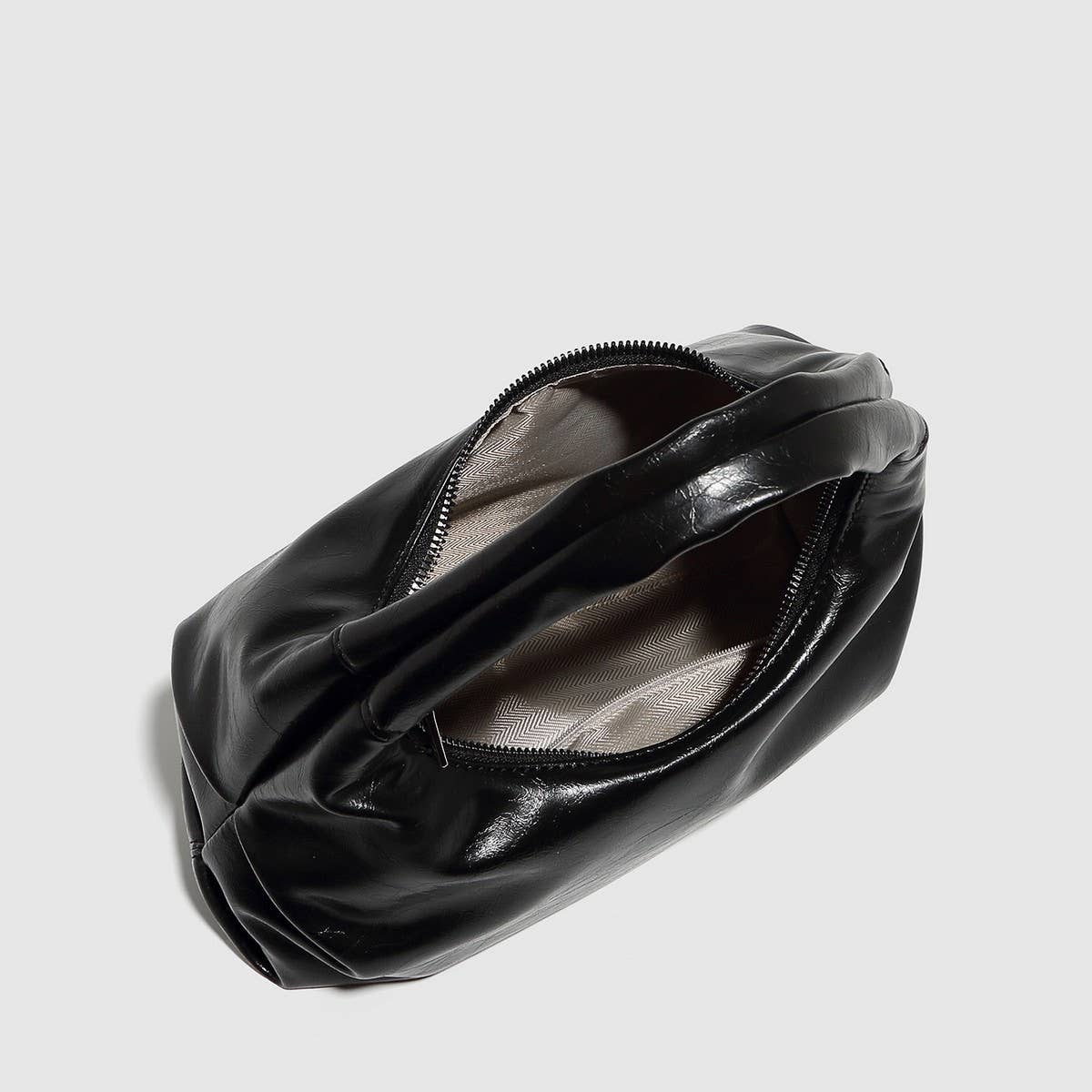 Elegant Black Ruched Cloud Dumpling Bag_CWAB5696