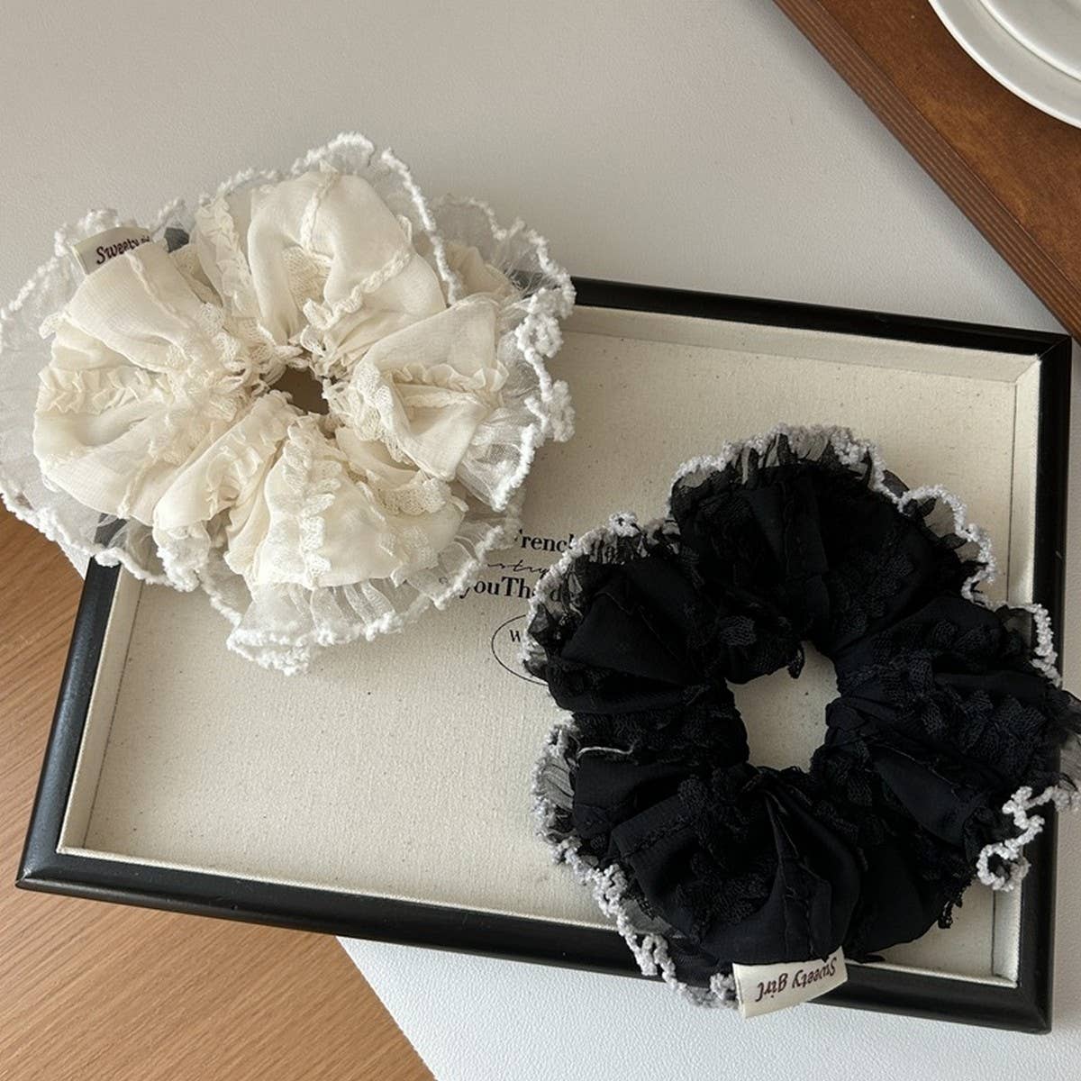 WHITE ATMOSPHERE LARGE INTESTINE HAIR SCRUNCHIES