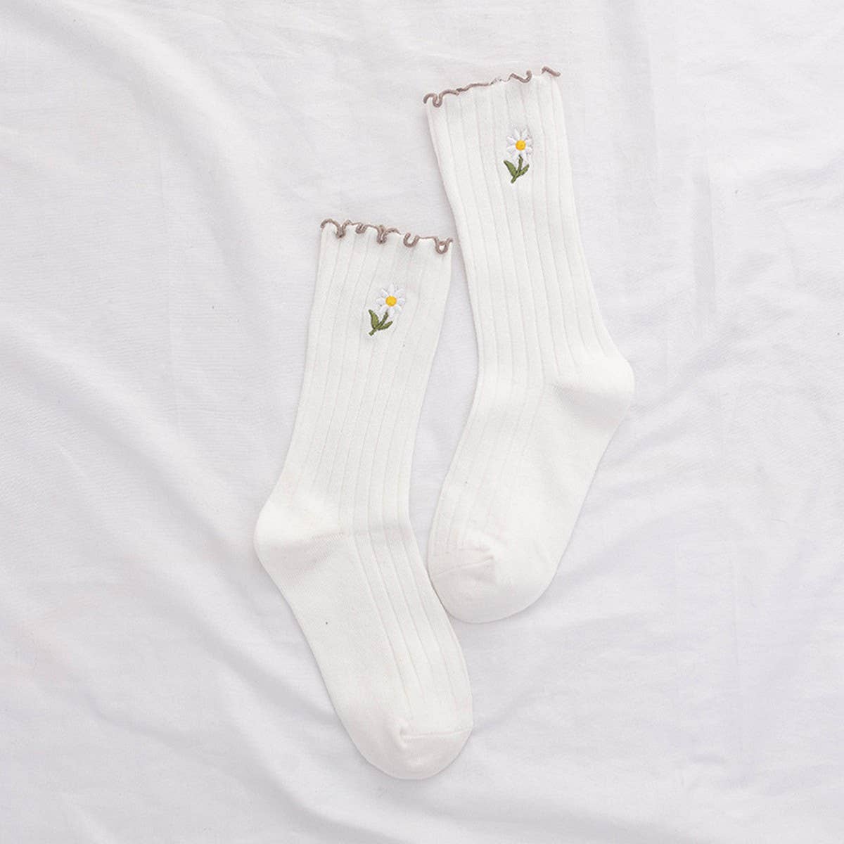RUFFLE HEM CHRYSANTHEMUM EMBROIDERED SOCKS