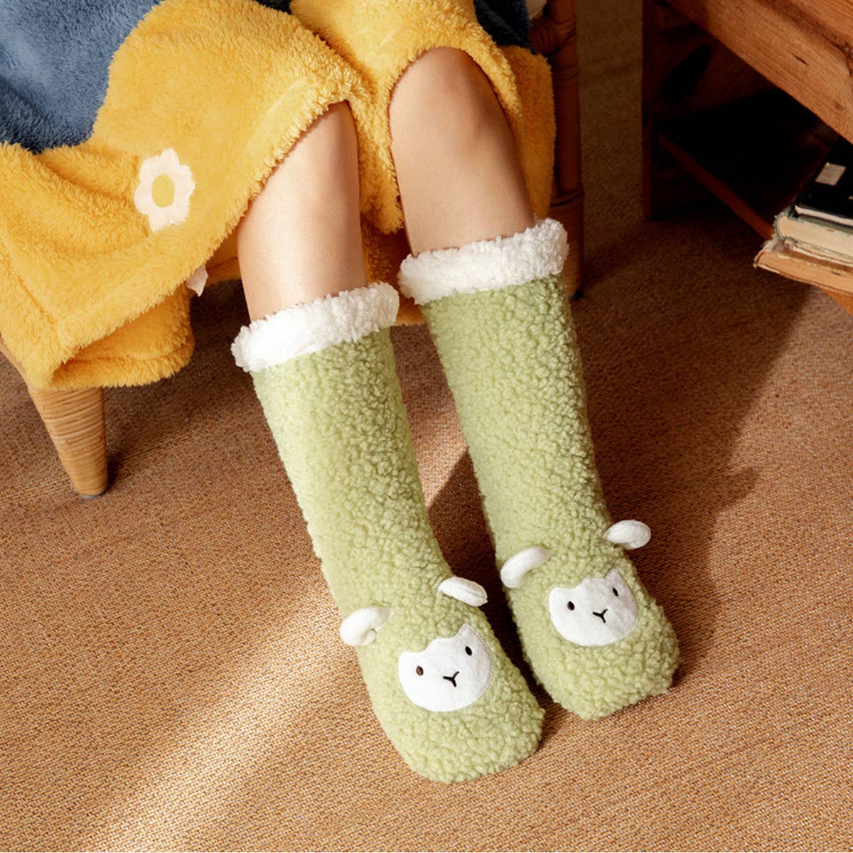 WOMEN LAMB PATTERN PLUSH INDOOR SLIPPERS