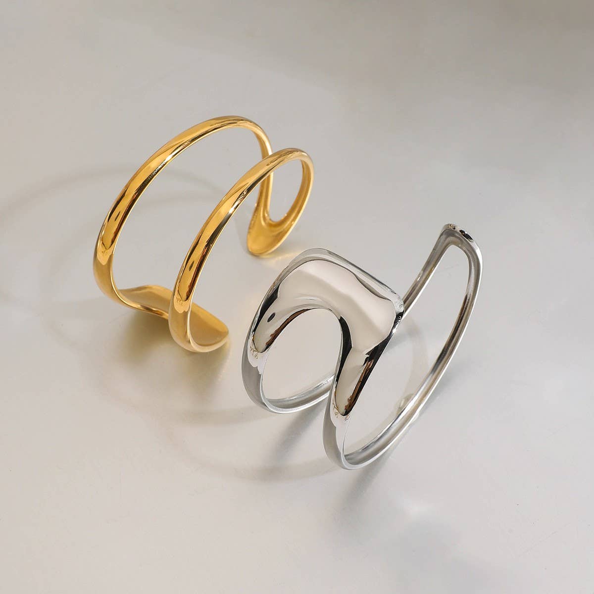 Stylish 18K Gold Titanium Double Hollow Bracelet_CWAJE4693