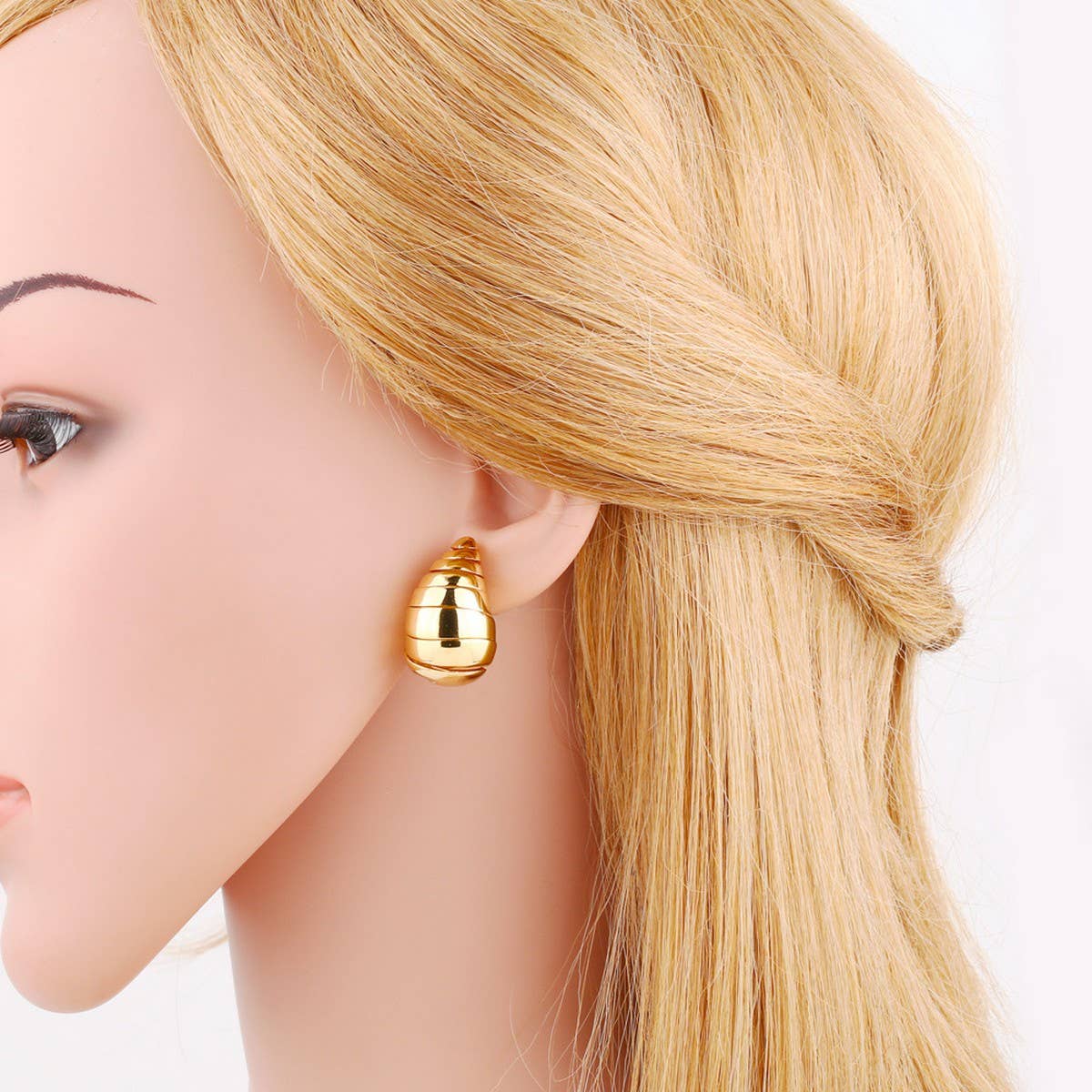FASHIONABLE GOLD PLATED HOLLOW ROUND EARRINGS