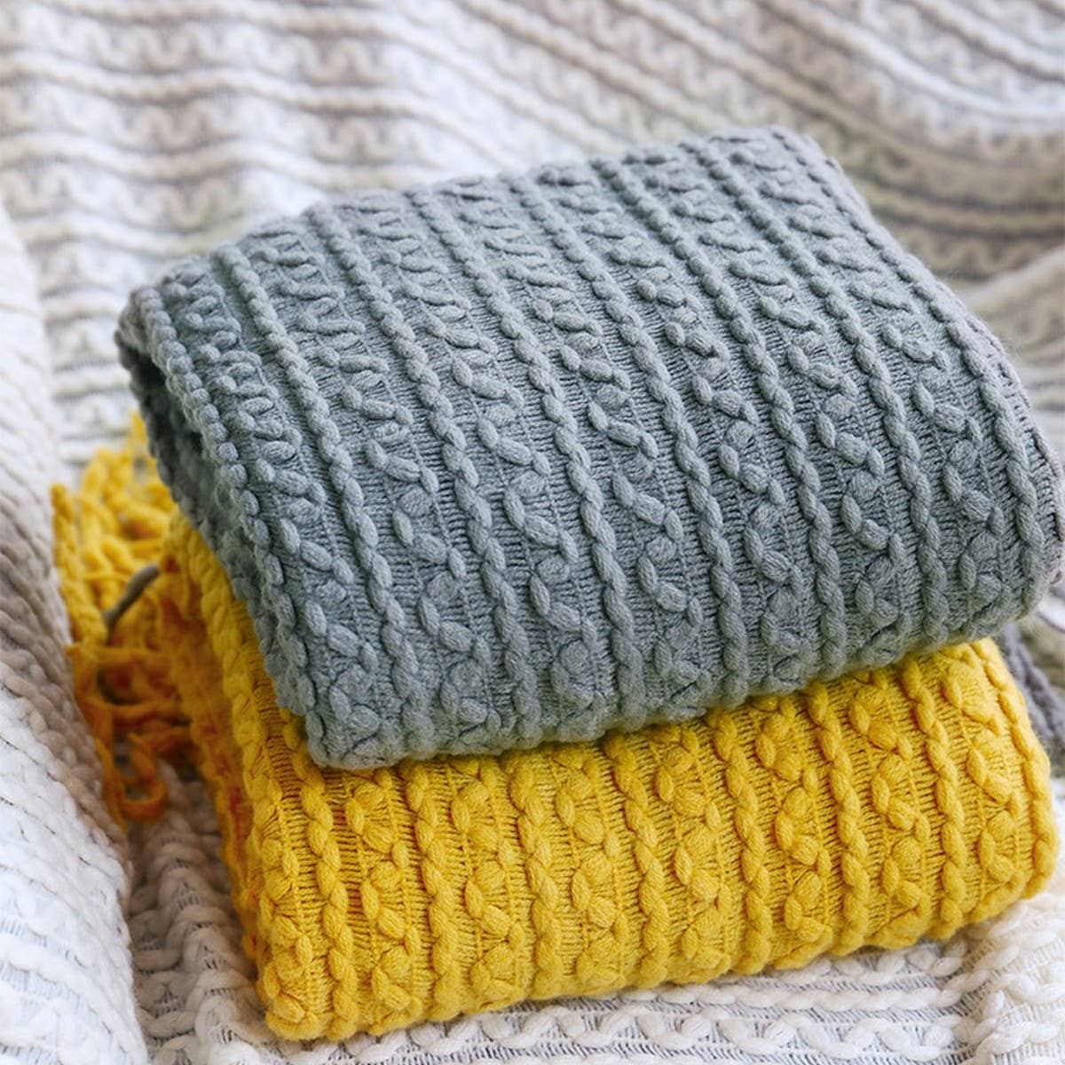 LIGHTWEIGHT SOFT AND COMFORTABLE KNITTING BLANKET