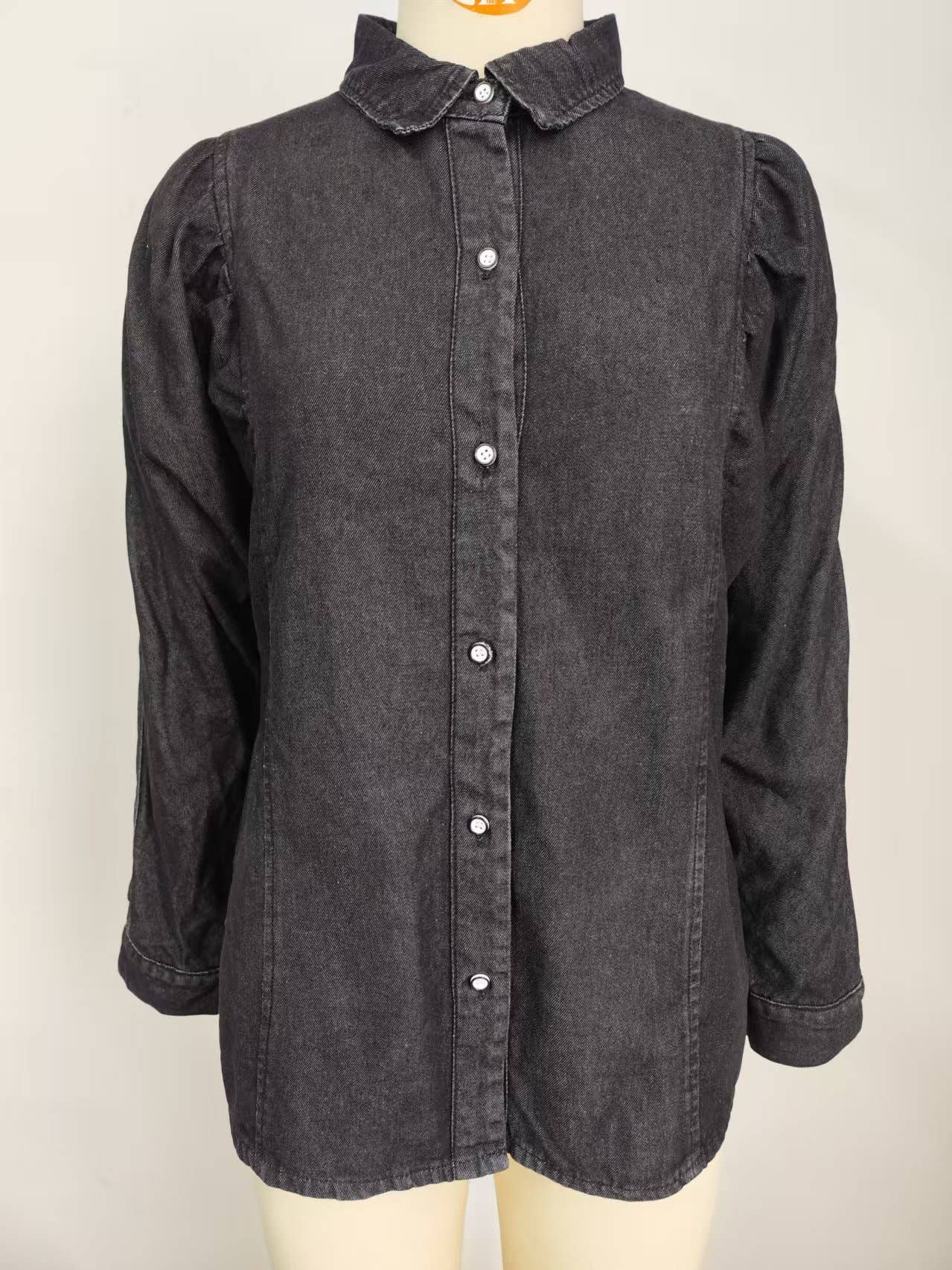 Washed shoulder-shrugging denim long sleeve shirt