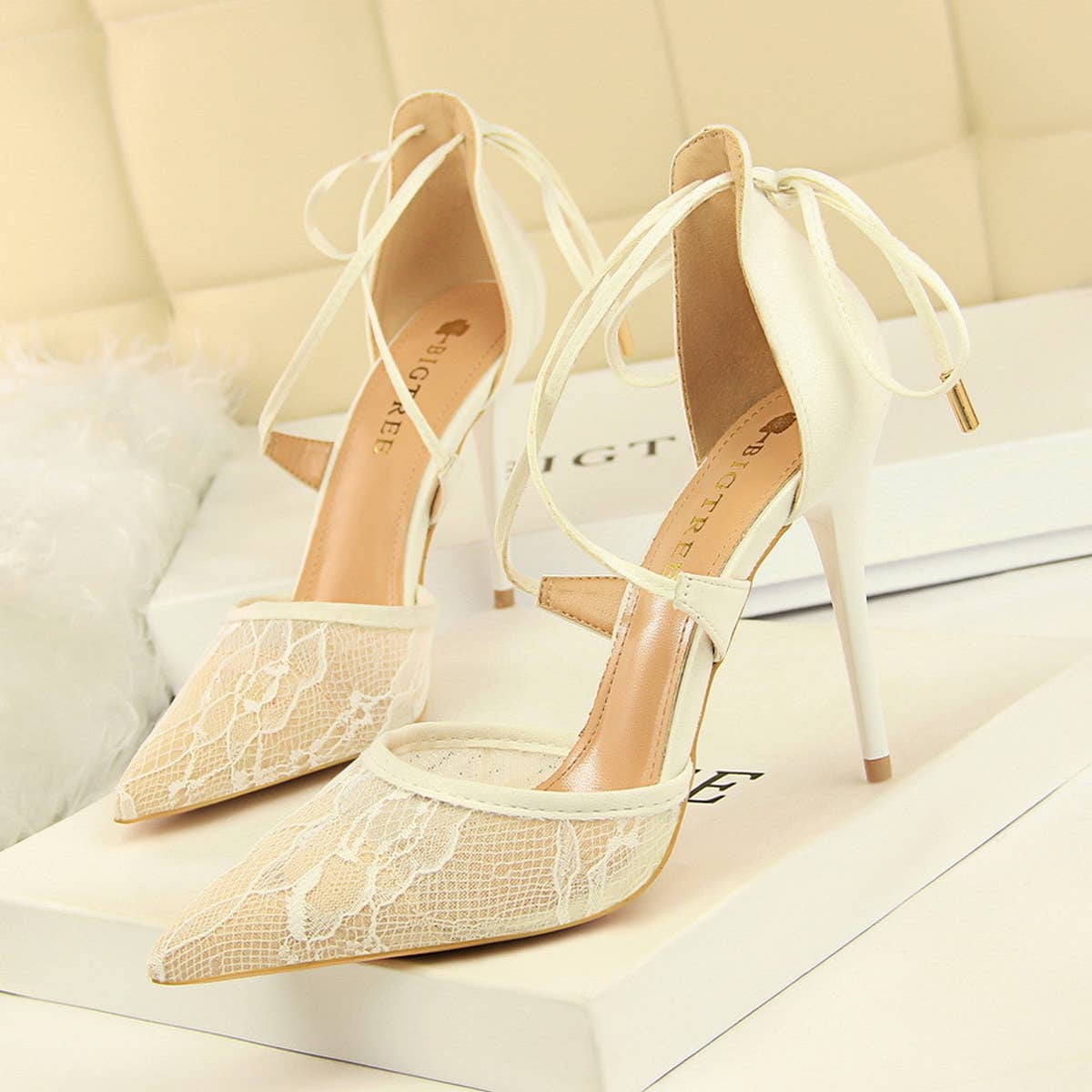 POINTED MESH LACE CROSS-STRAP PUMPS_CWSHH0081