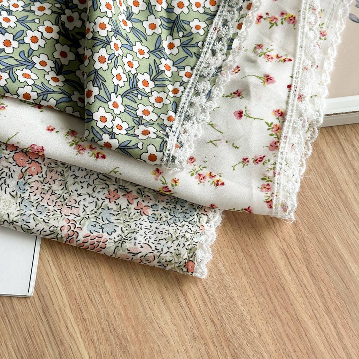 PATTERNED LACE TRIANGLE HEADSCARF_CWAHA1374