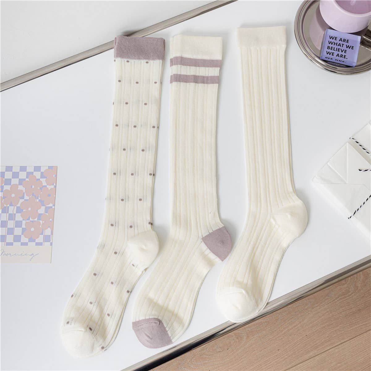 LIGHTWEIGHT CONTRAST STRIPED SOCKS