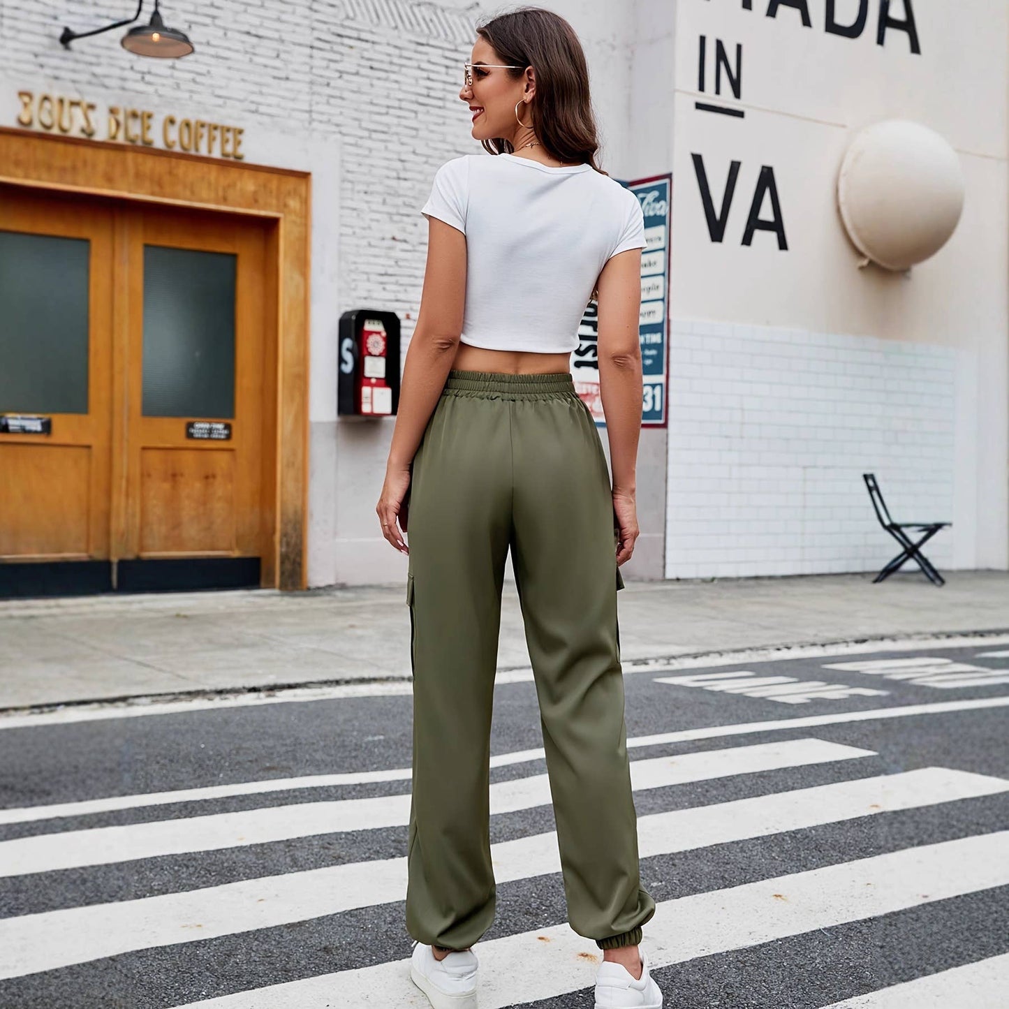 Covered pocket tapered lace-up loose cargo pants