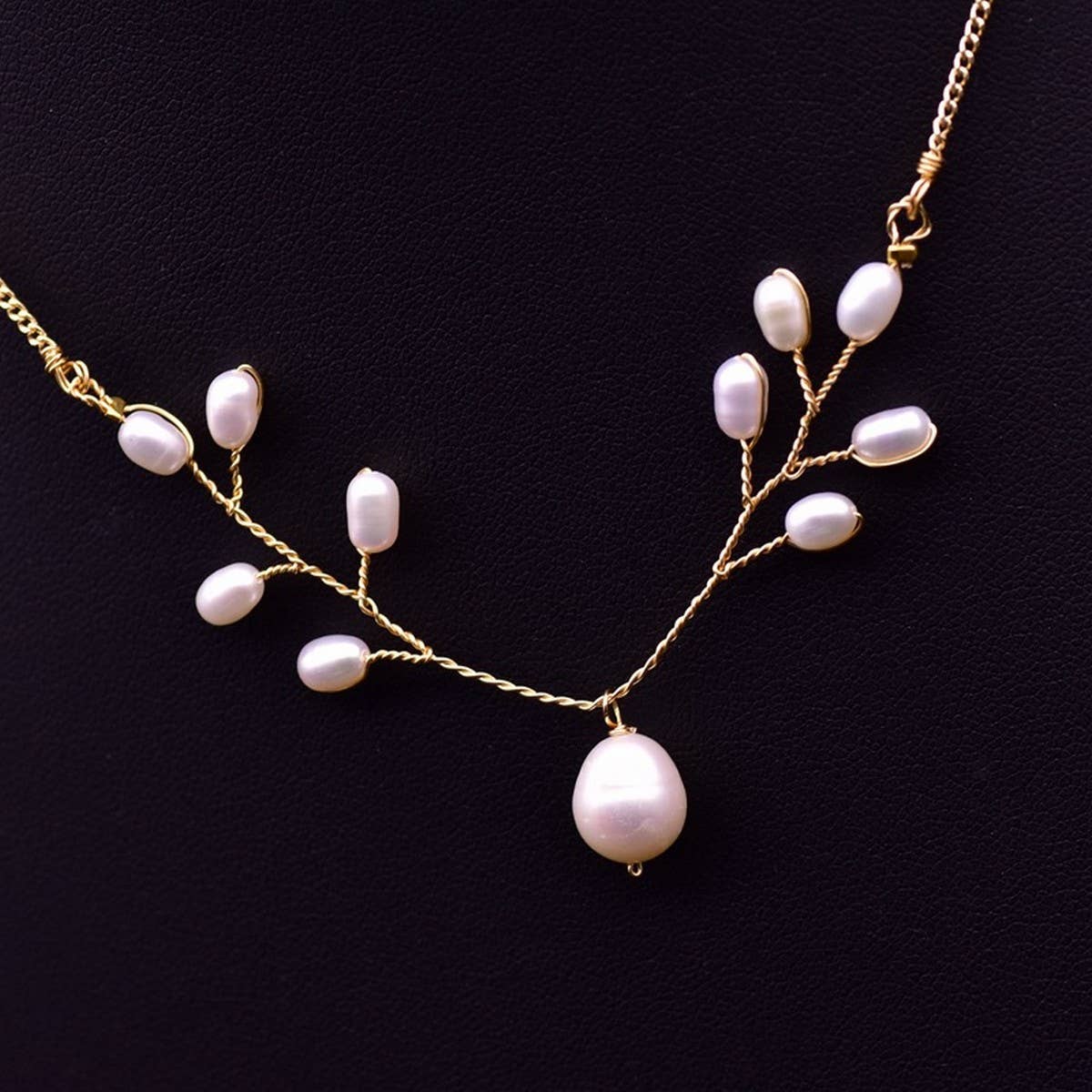 WOMEN'S NATURAL FRESHWATER PEARL NECKLACE