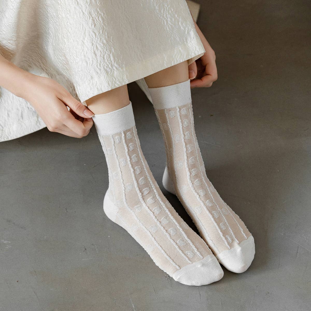 WOMEN SIMPLE THIN AND COMFORTABLE TWIST SOCKS